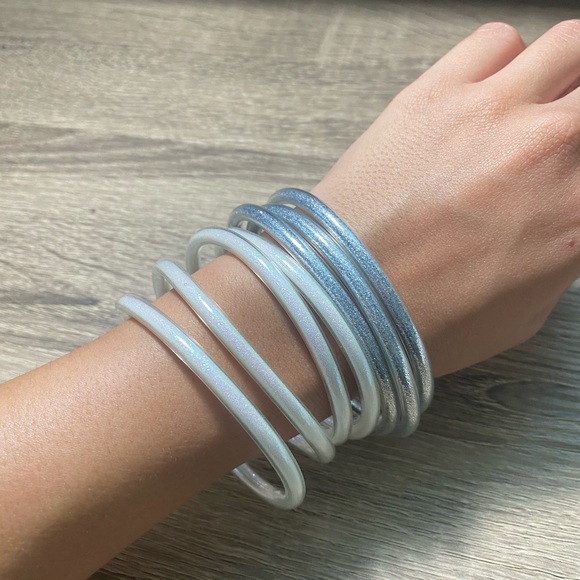 White & silver bracelets ✨ - Picture 3 of 3